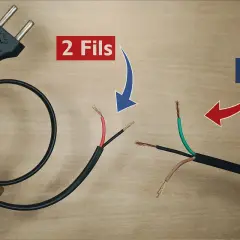 Câble électrique avec prise, montrant un branchement lumière sur prise de courant avec 2 ou 3 fils.