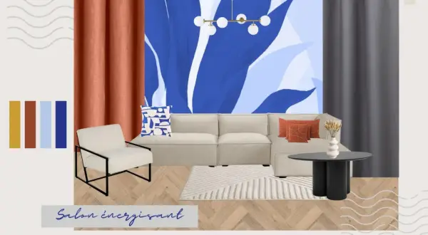 Salon avec papier peint bleu abstrait, canapé beige, fauteuil blanc, rideaux orange et gris.