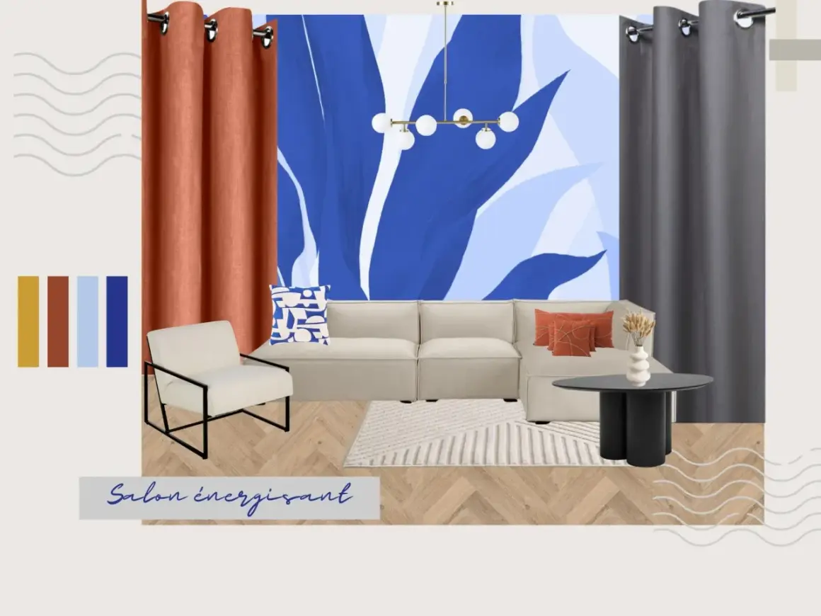 Salon avec papier peint bleu abstrait, canapé beige, fauteuil blanc, rideaux orange et gris.
