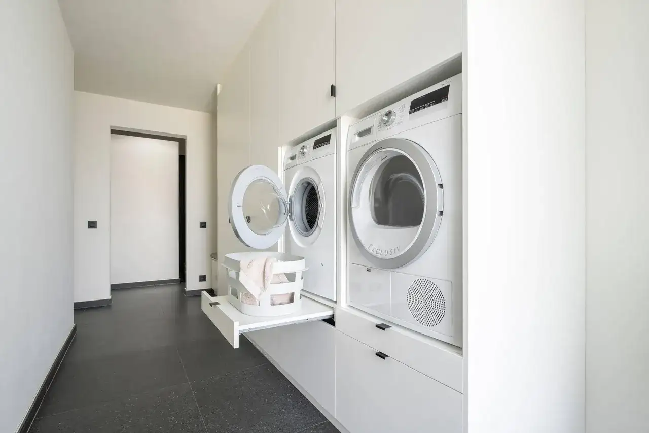 Aménager une buanderie compacte sans perdre en confort
