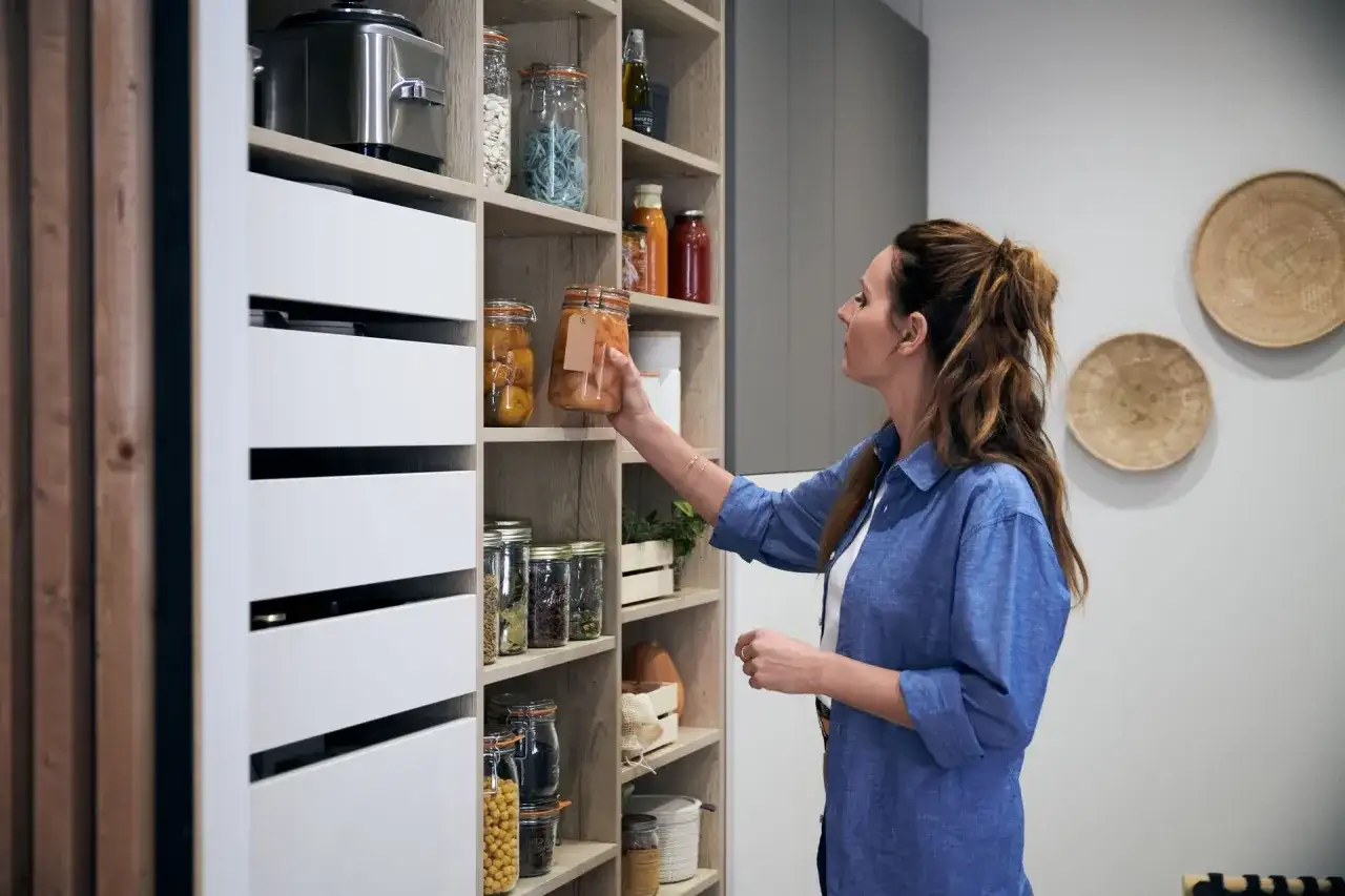 Comment aménager un cellier pratique et bien organisé