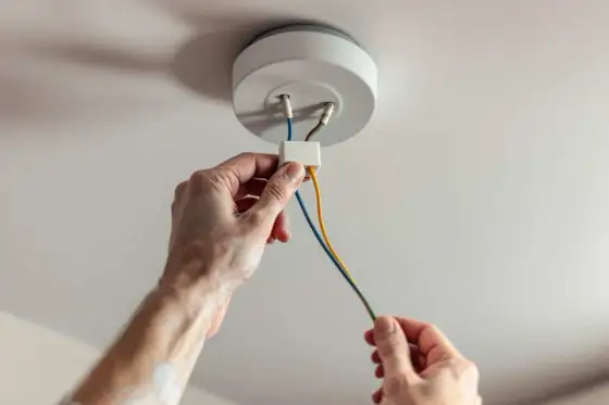 Installation plafonnier - Réussissez votre pose sans erreur