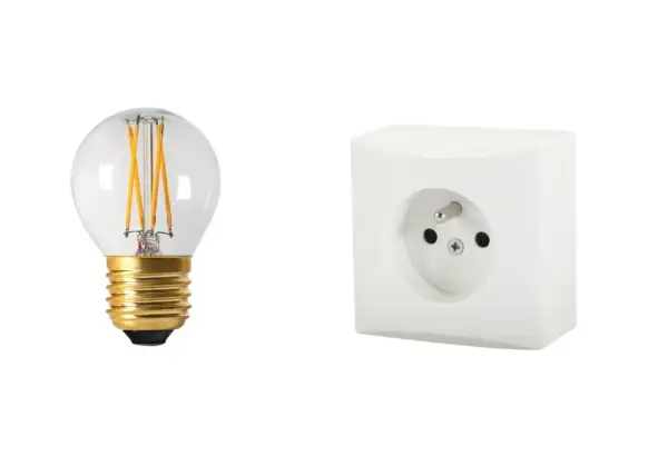 Ampoule LED et prise murale blanche. Idéal pour comprendre comment brancher plusieurs lampes sur une seule arrivée électrique.