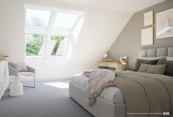 Chambre mansardée cocooning baignée de lumière naturelle grâce aux fenêtres de toit. Un lit douillet, un fauteuil invitant et un bureau complètent cet espace paisible.